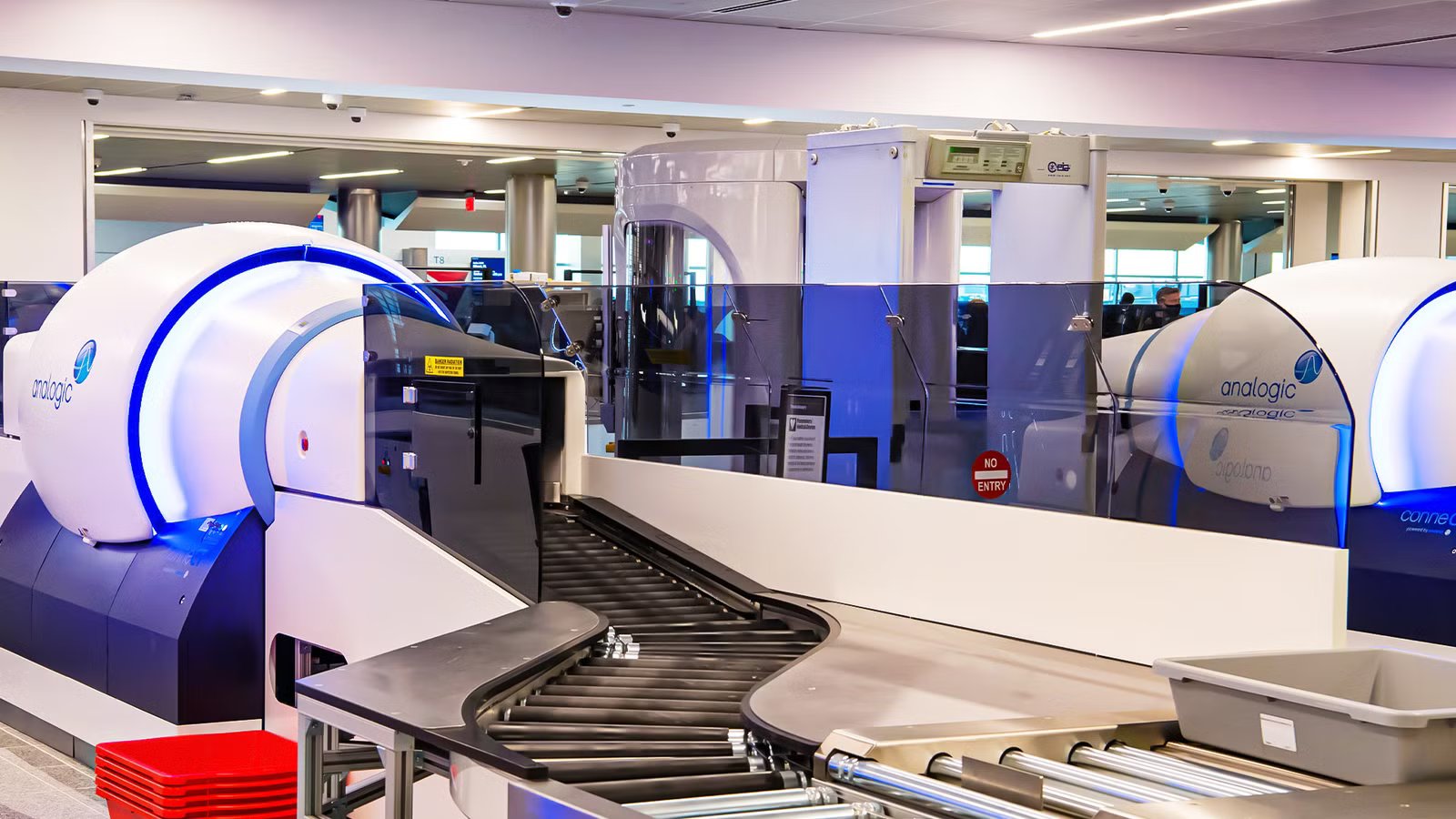 The Same TSA Scanner That Lets Laptops Stay In Your Bag Is Quietly Ruining Other Gear