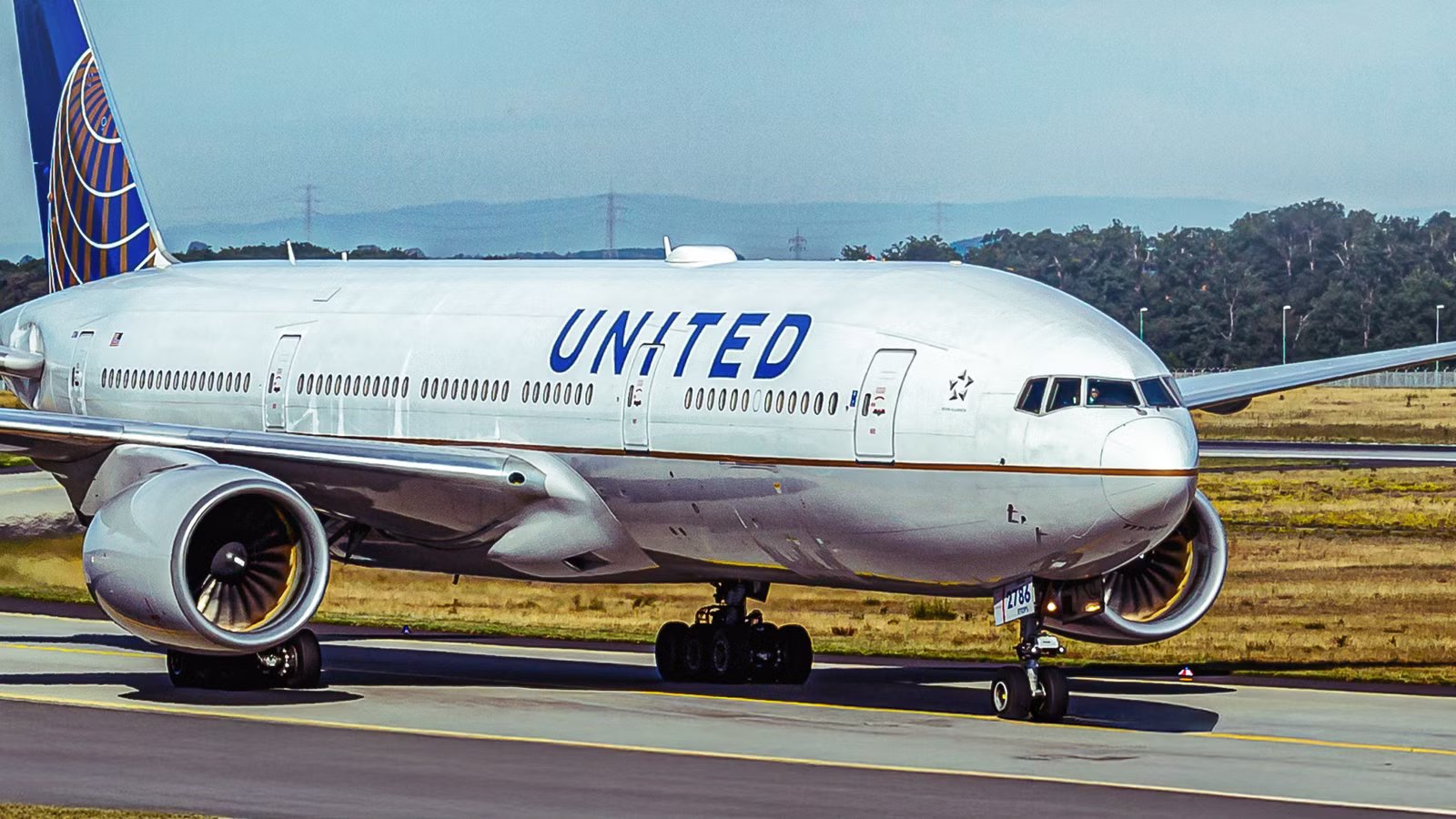 Why This Rule Is Quietly Forcing United Airlines’ Boeing 777-200s Into The Desert