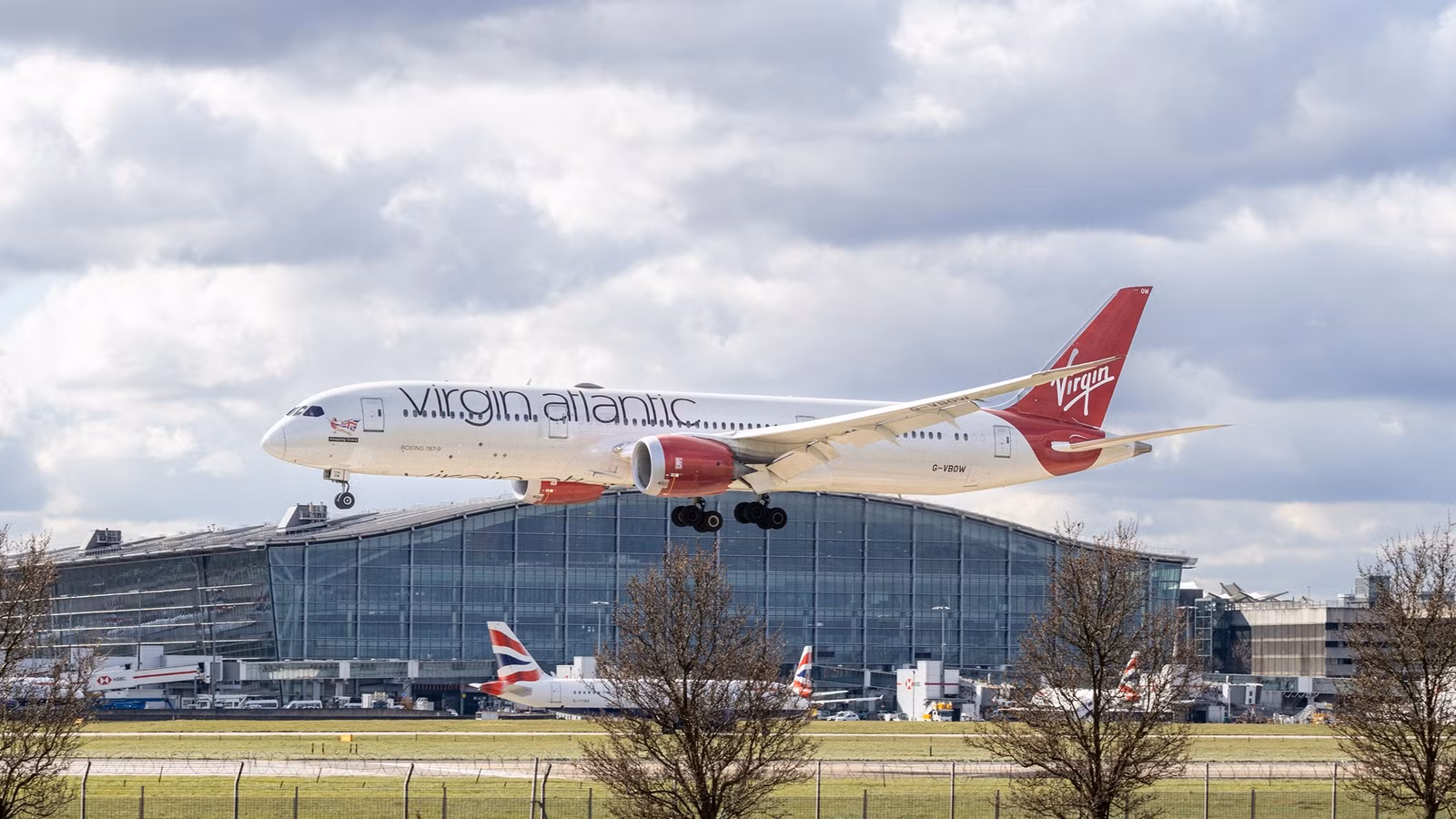 Virgin Atlantic Pulls Boeing 787 From Service After Heathrow Engineer’s Death