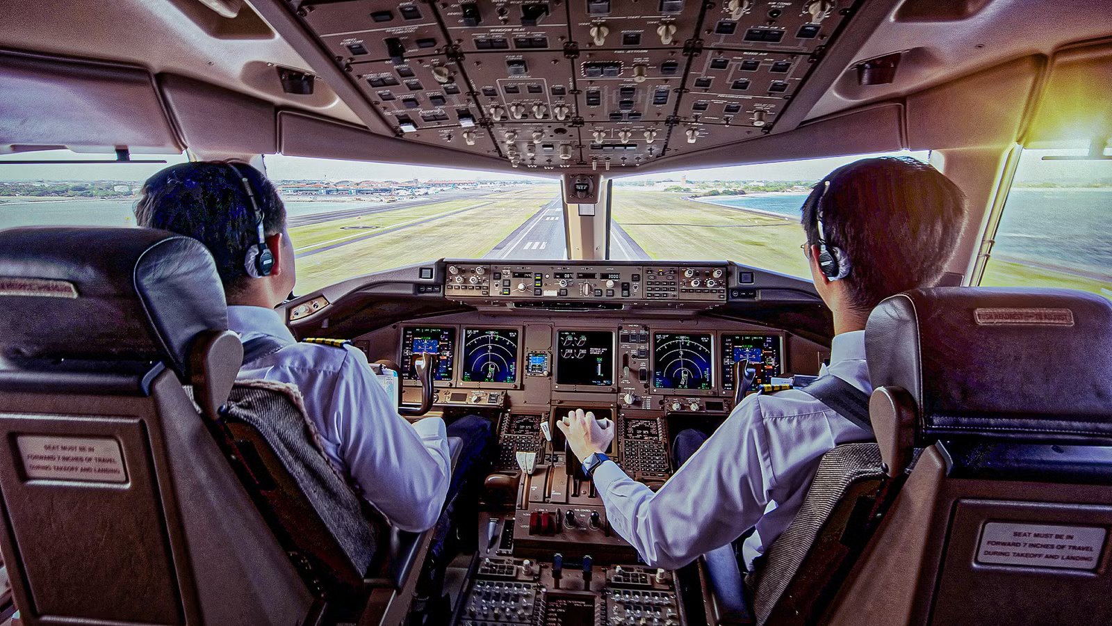 How Much Do Widebody Pilots Earn?