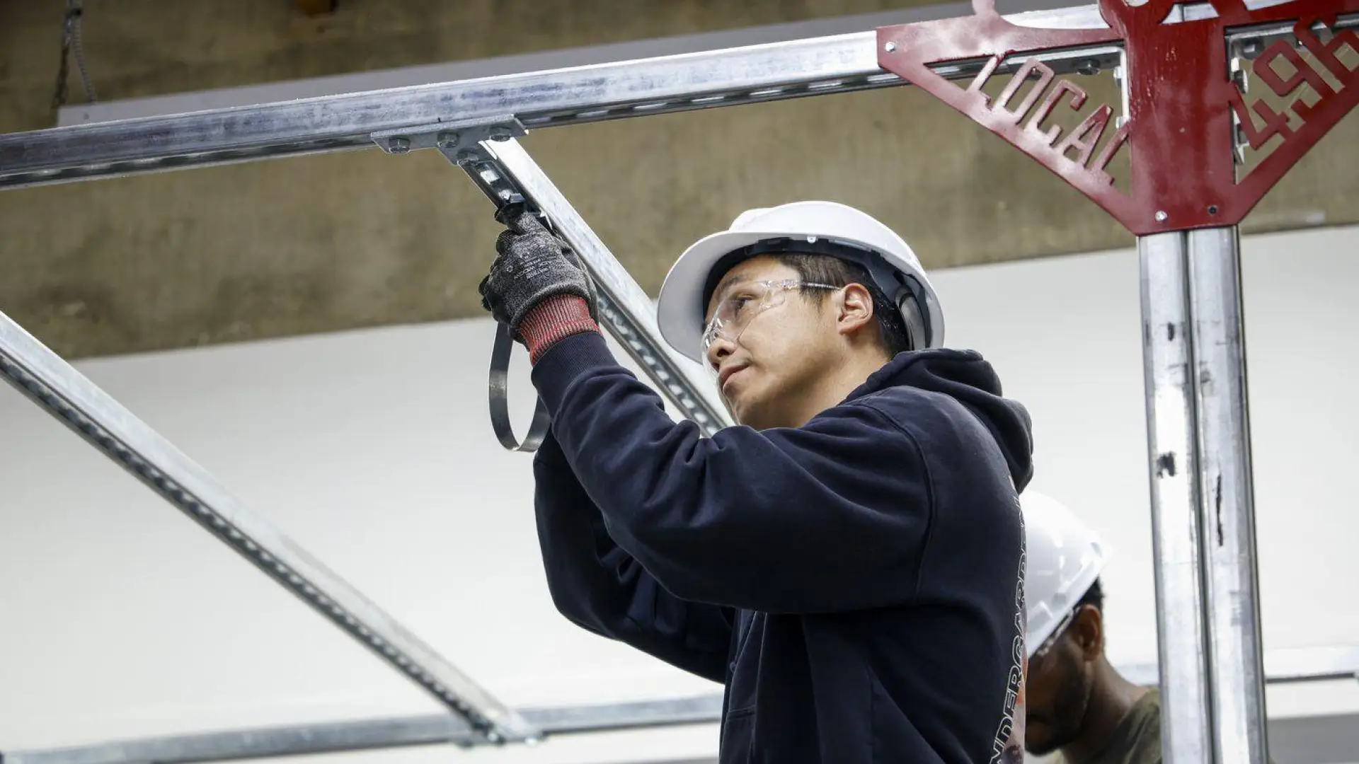 Unemployment rate falls to 6.5% in June as youth add 33,000 jobs: StatCan
