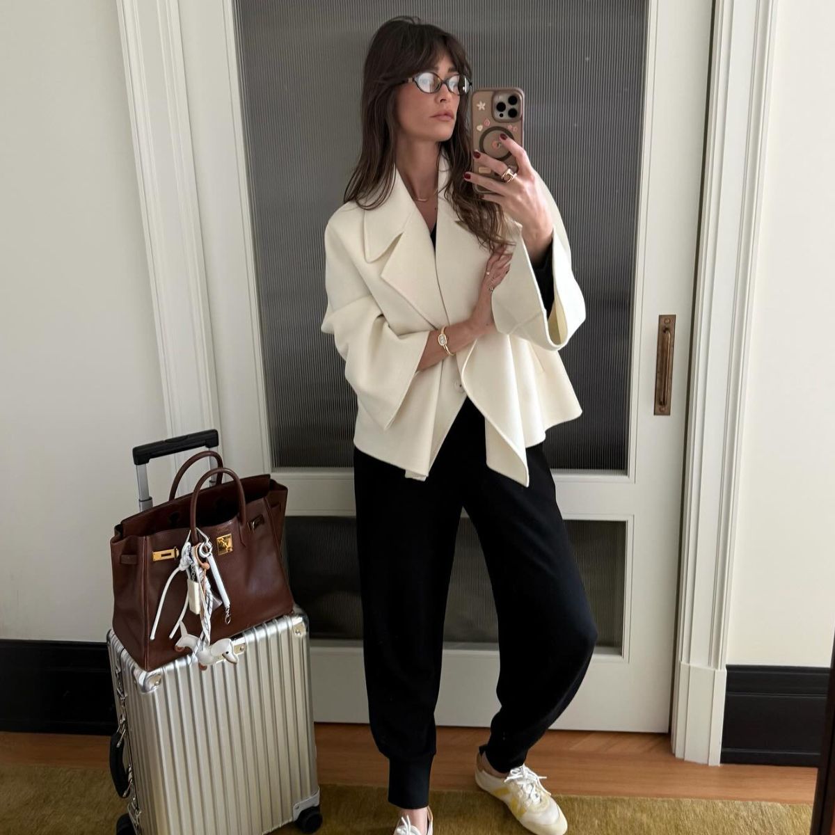 5 Rich-Looking Airport Outfits to Travel in Style in 2026