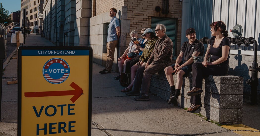 Poll: Voters See Political Parties as More Extreme Than Their Own Candidates
