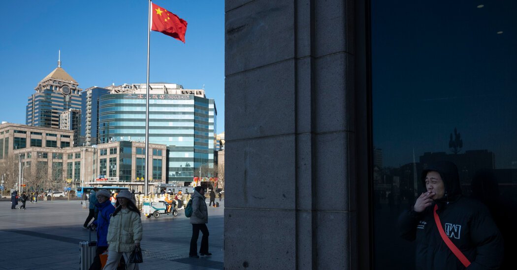 China’s Nonsmokers Try to Clear the Air, One Confrontation at a Time