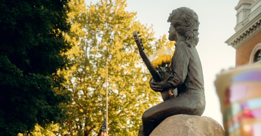 The South Loved Dolly Parton. It Saw the Best of Itself in Her.