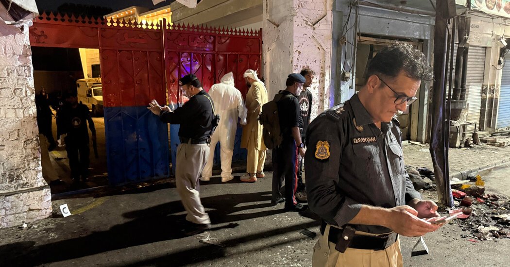 Pakistan Police Station Bombing Kills at Least 14
