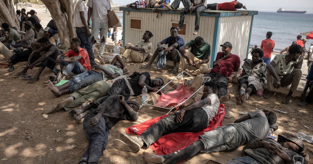 After Most Migrants Leave Ceuta, Exhausted Holdouts Find Shelter on Beach