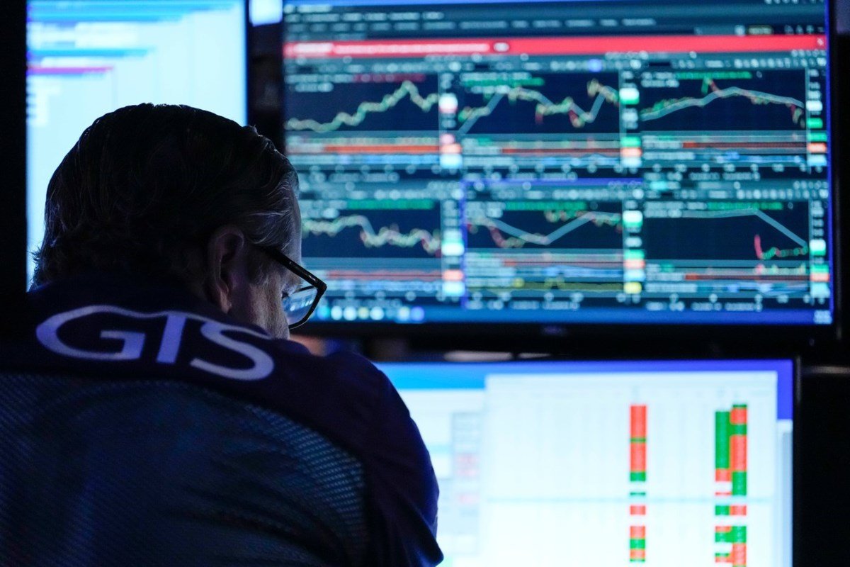US stocks hit records as profits keep piling up for Palantir and others, while oil prices ease
