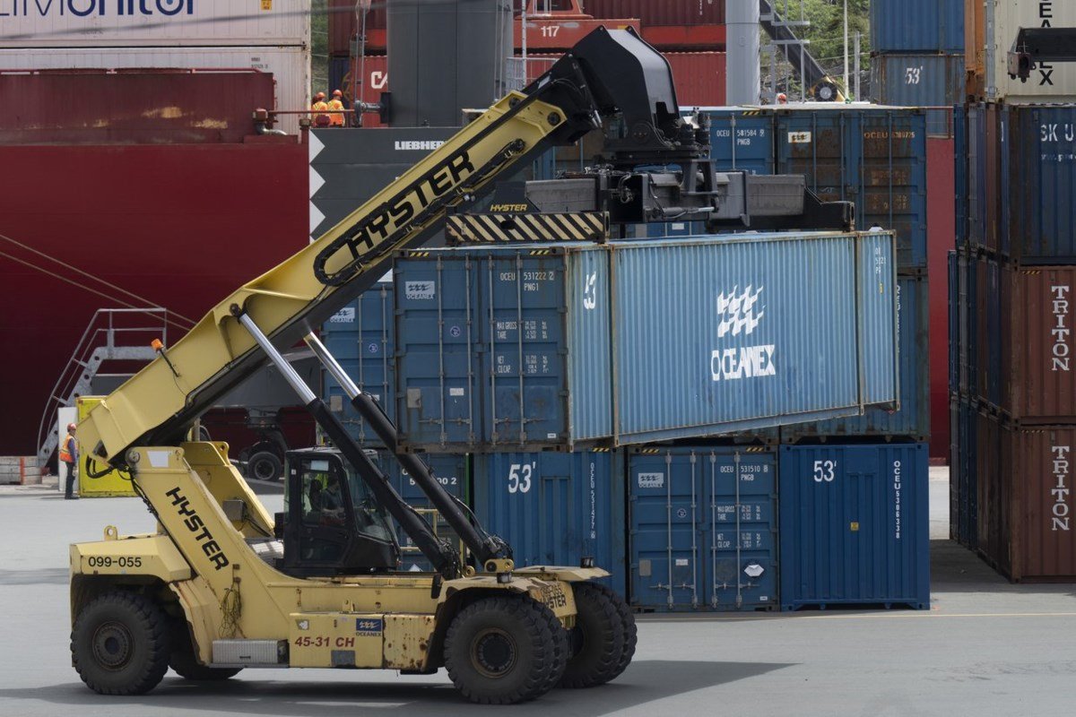 Ottawa to rebate $100M in freight costs for shipping steel across Canada