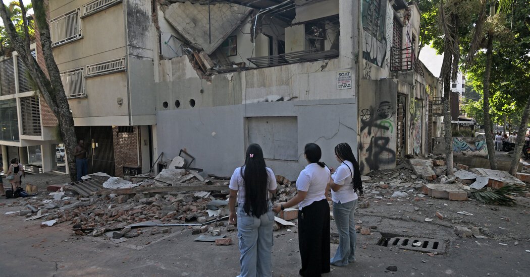 Live Updates: Powerful Earthquake Strikes Colombia