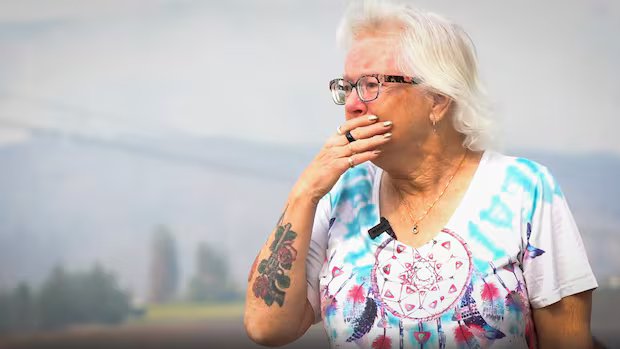 ‘We’re all pretty stressed out’: Residents in B.C.’s Okanagan flee fast-spreading fire