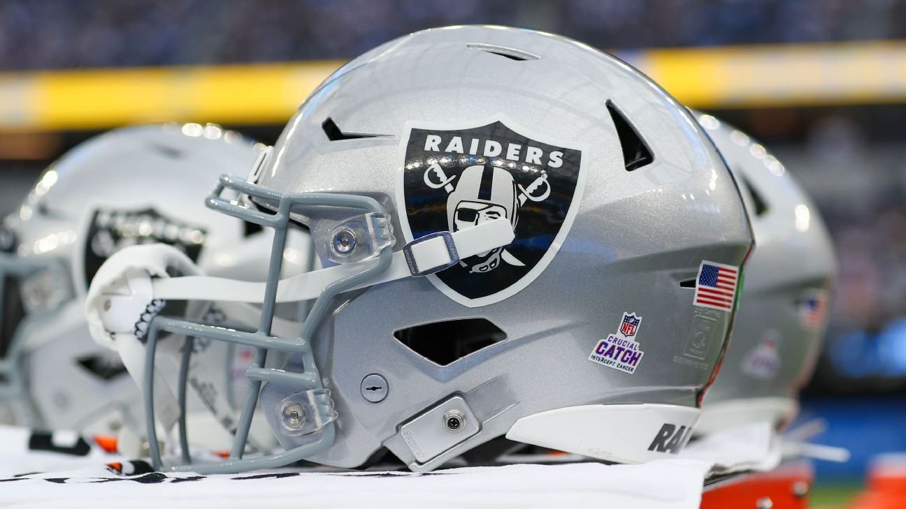 Cousins, Crosby scuffle during Raiders practice on Friday