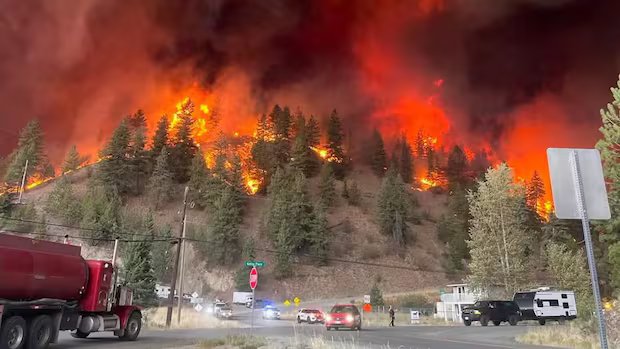 Fast-moving wildfire forces all of Summerland, B.C., to evacuate