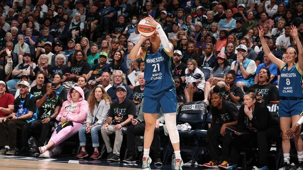 Lynx’s Kayla McBride sets single-game 3-point record with 10