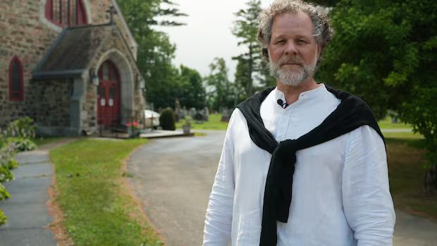 The bodies of over 1,000 Quebecers went unclaimed last year. What’s going on?