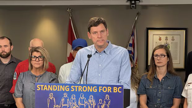 B.C. premier promises review of emergency response to wildfire near Summerland, B.C.