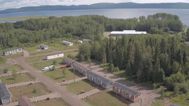 More than 800 people remain displaced by wildfires in northwestern Ontario