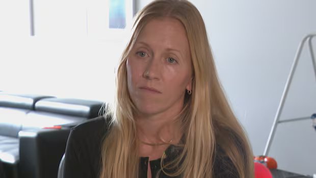 ‘I felt like a sitting duck’: B.C. mother recounts harrowing escape from scaffolding collapse in Regina, Sask.