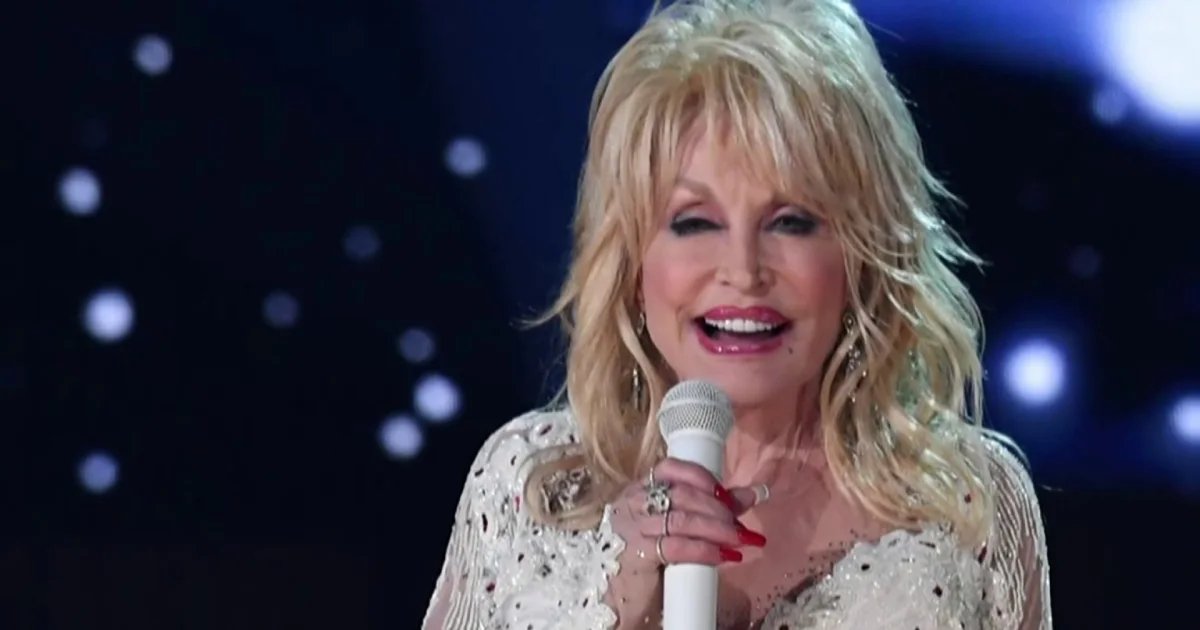 Fans and fellow artists post tributes to Dolly Parton