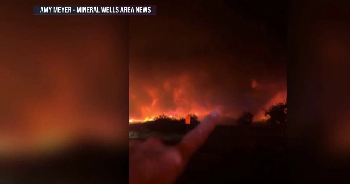 Hundreds evacuated as Texas wildfire explodes