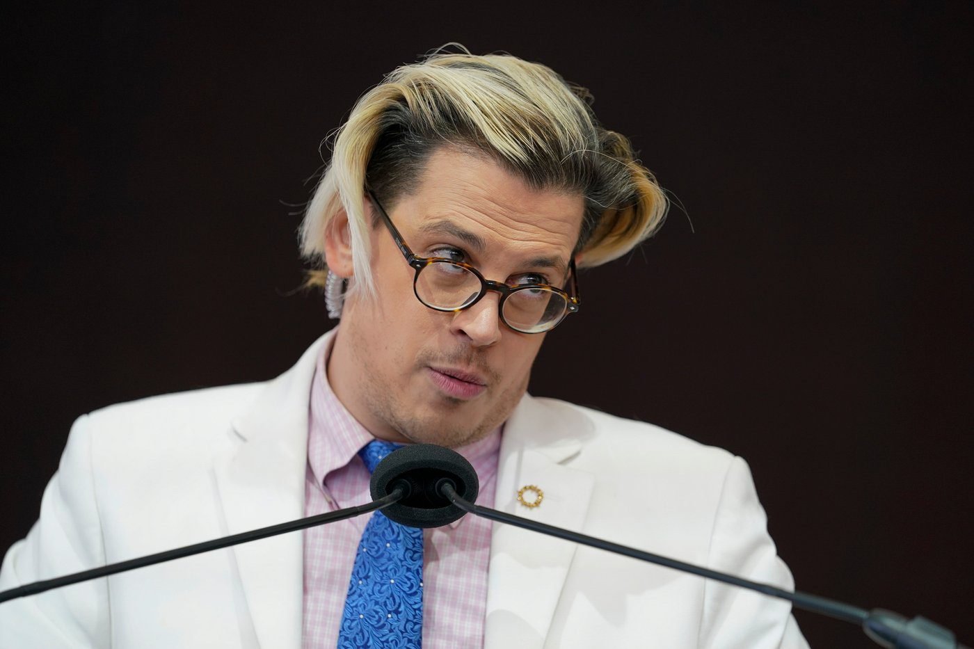 Far-right British provocateur Milo Yiannopoulos has been deported after his immigration arrest in US