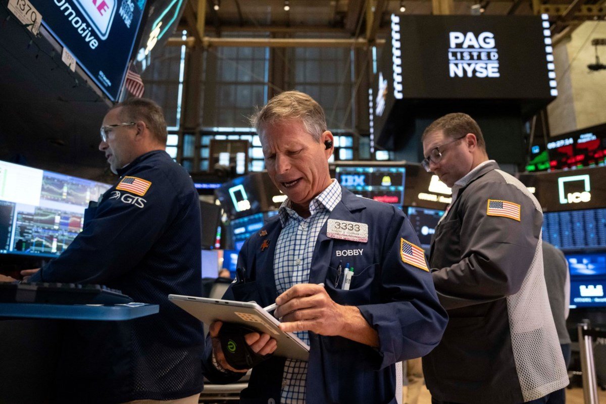 S&P/TSX composite up in late-morning trading, U.S. stocks also higher