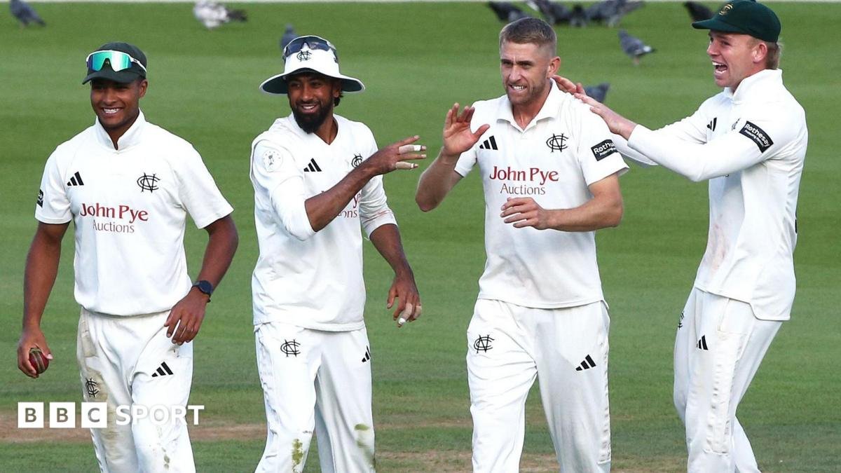 County Championship: Nottinghamshire boost hopes of retaining title by beating Surrey