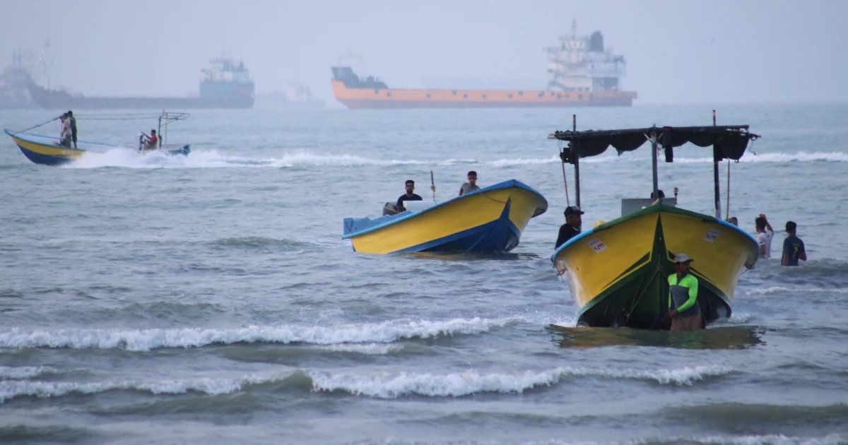 Oil prices tumble amid renewed optimism over the Strait of Hormuz