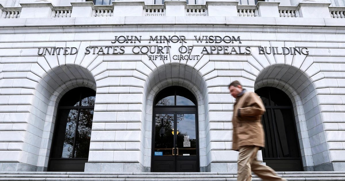 Appeals court dodges ruling on Trump’s use of Alien Enemies Act