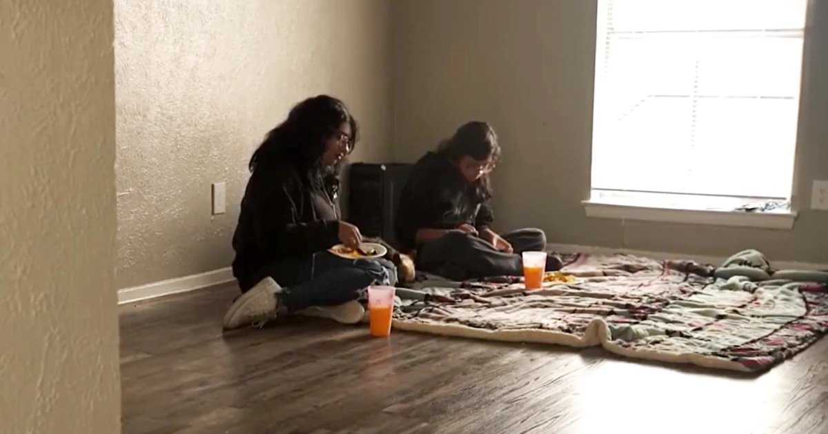 U.S. citizen teens left behind when ICE deported their parents