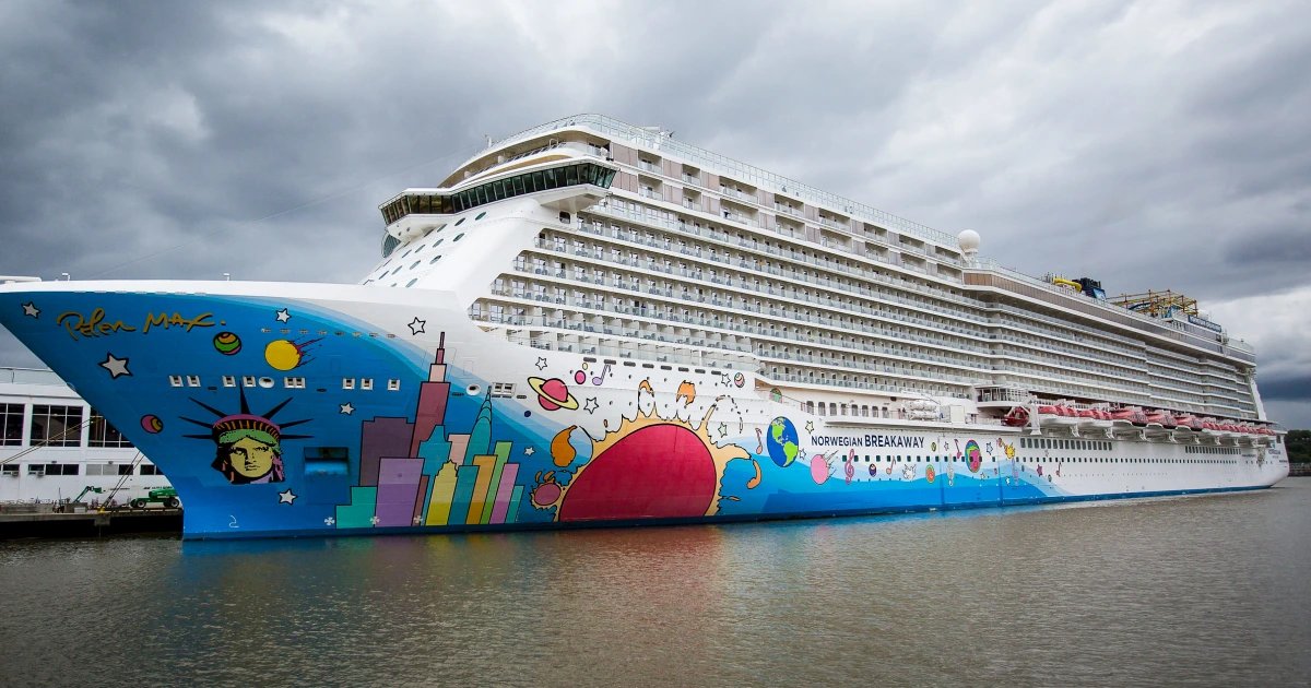 11 arrested after federal agents board cruise ships in Boston