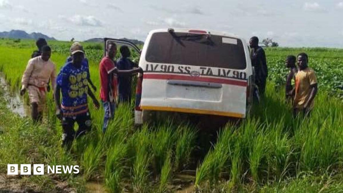 Nigerian army says it rescued 33 people kidnapped by gunmen