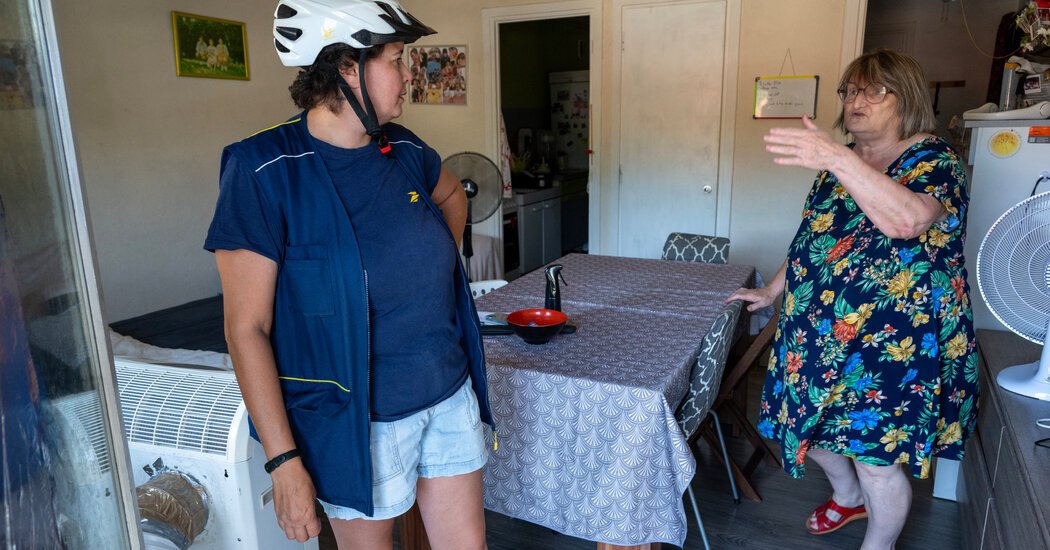 As France’s Elders Swelter in the Heat, Postal Workers Come to the Rescue