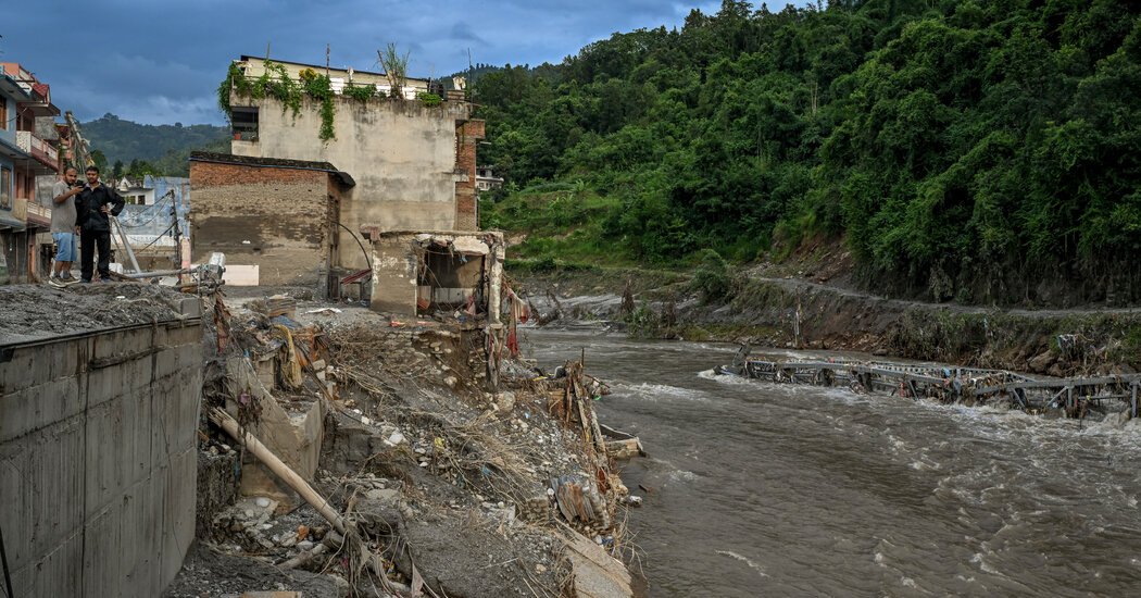 Pilgrims to Flood-Stricken Nepal Sought the Divine at Sacred Mountain