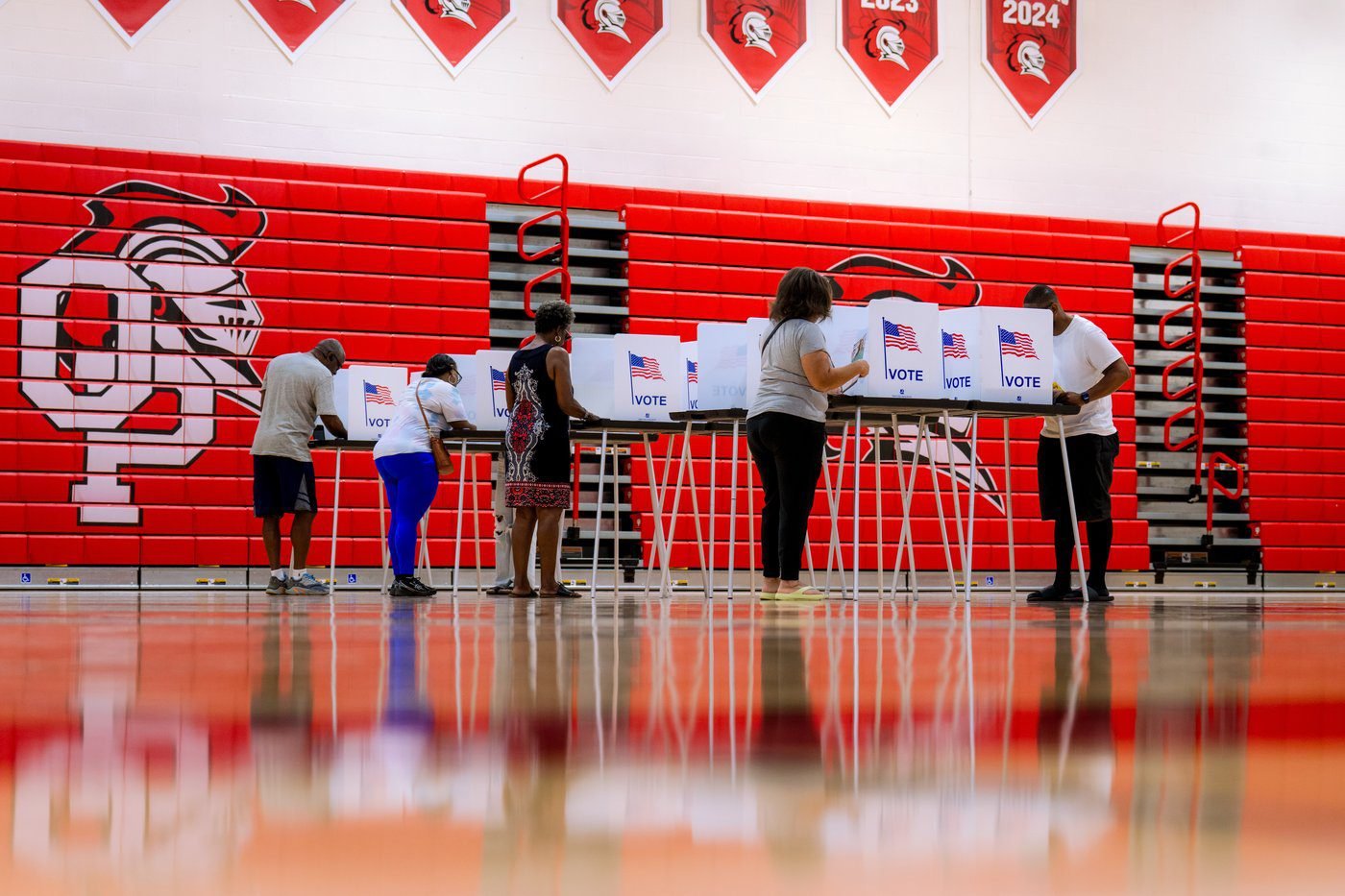 Michigan Democrats choose between 2 visions to seek a US Senate seat, in photos