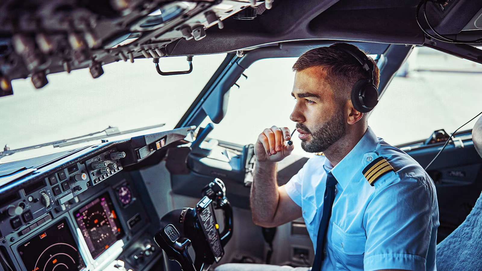 6 Airlines Ranked By What They Pay A First Officer In Their First Year