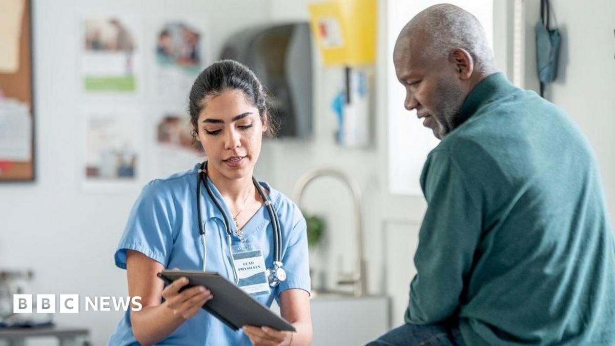 New walk-in mental health centres to open in banks and libraries across England