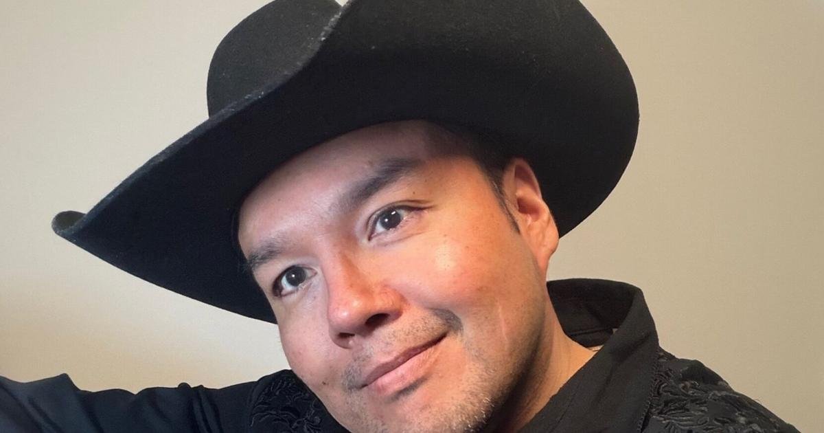 DerRic Starlight’s journey from homelessness to Second City
