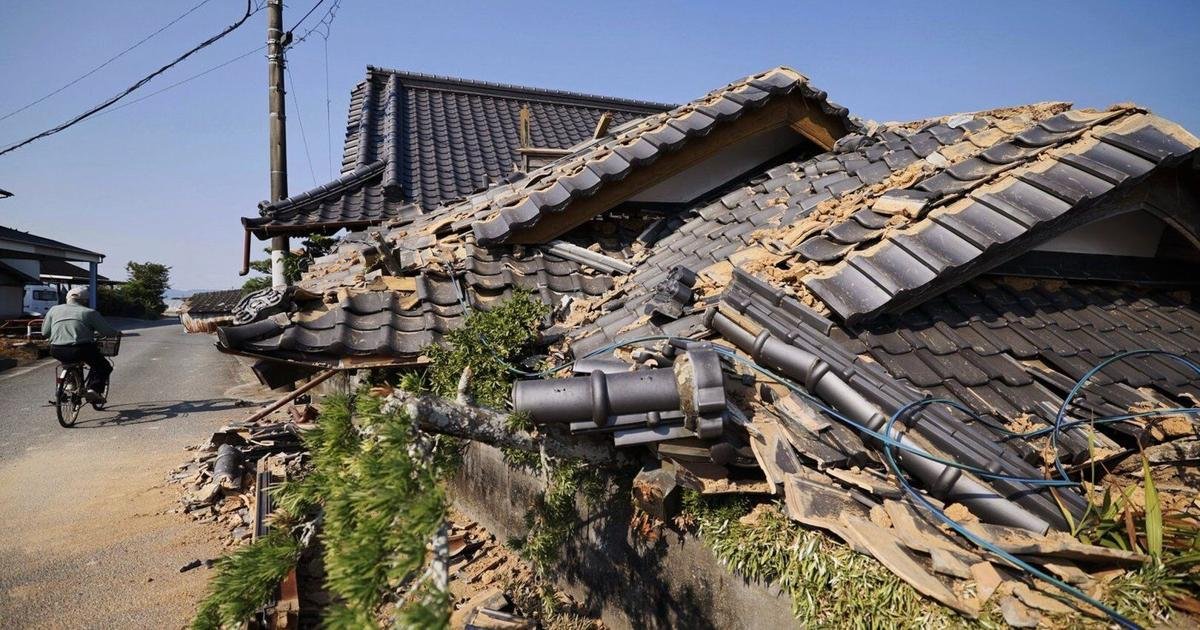 Prime minister visits quake-hit southern Japan as cleanup begins in intense heat