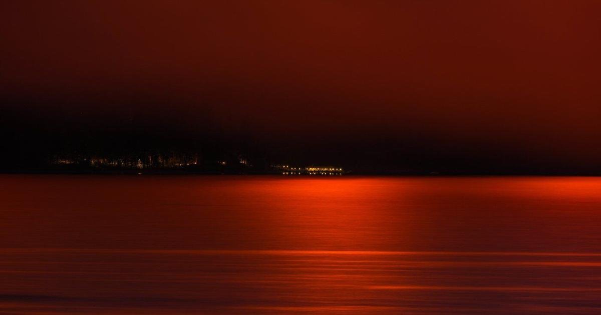 20,000 flee as explosive B.C. wildfire races toward Summerland, burning homes in path