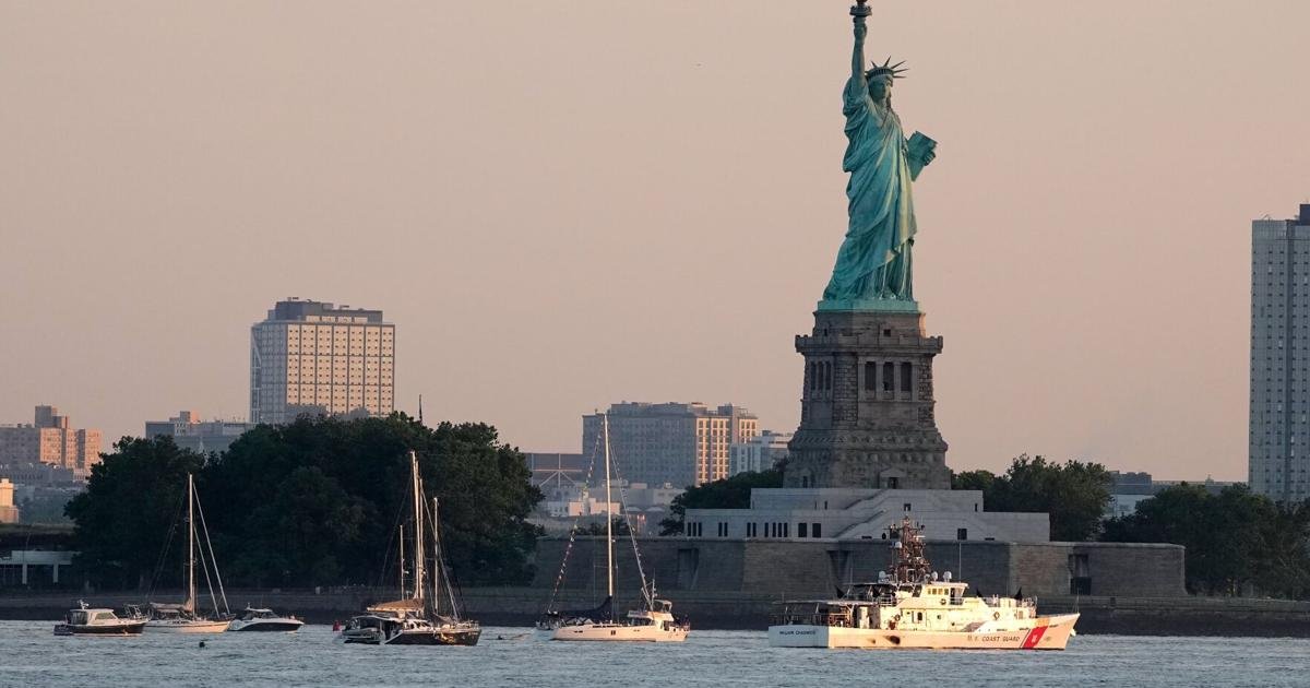 Boat capsizes in New York Harbor, woman and 5-month-old baby die