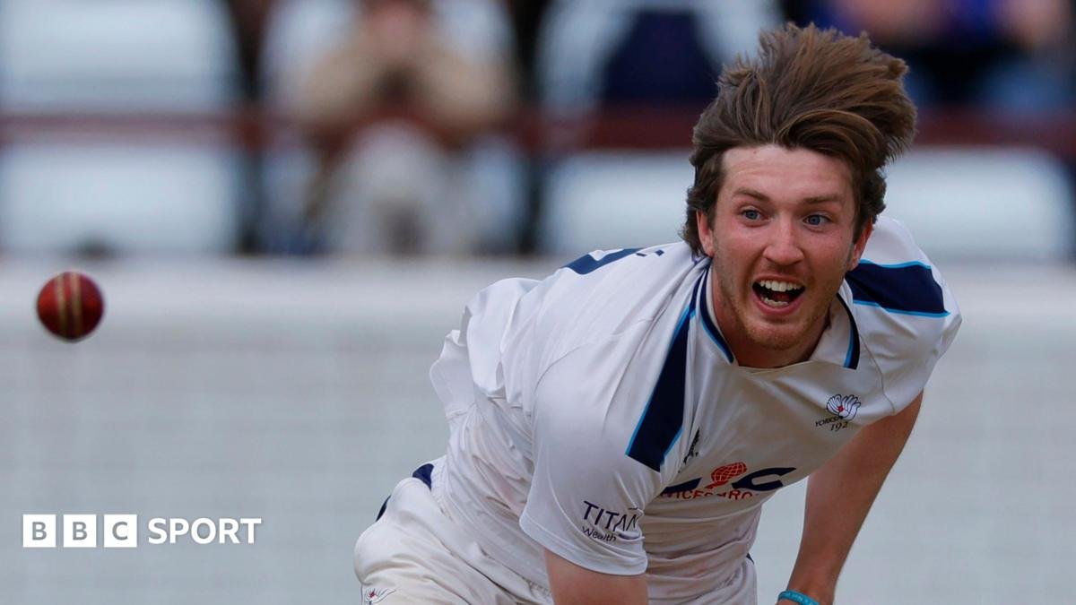 Coiunty Championship: George Hill stars for Yorkshire on day two against Hampshire