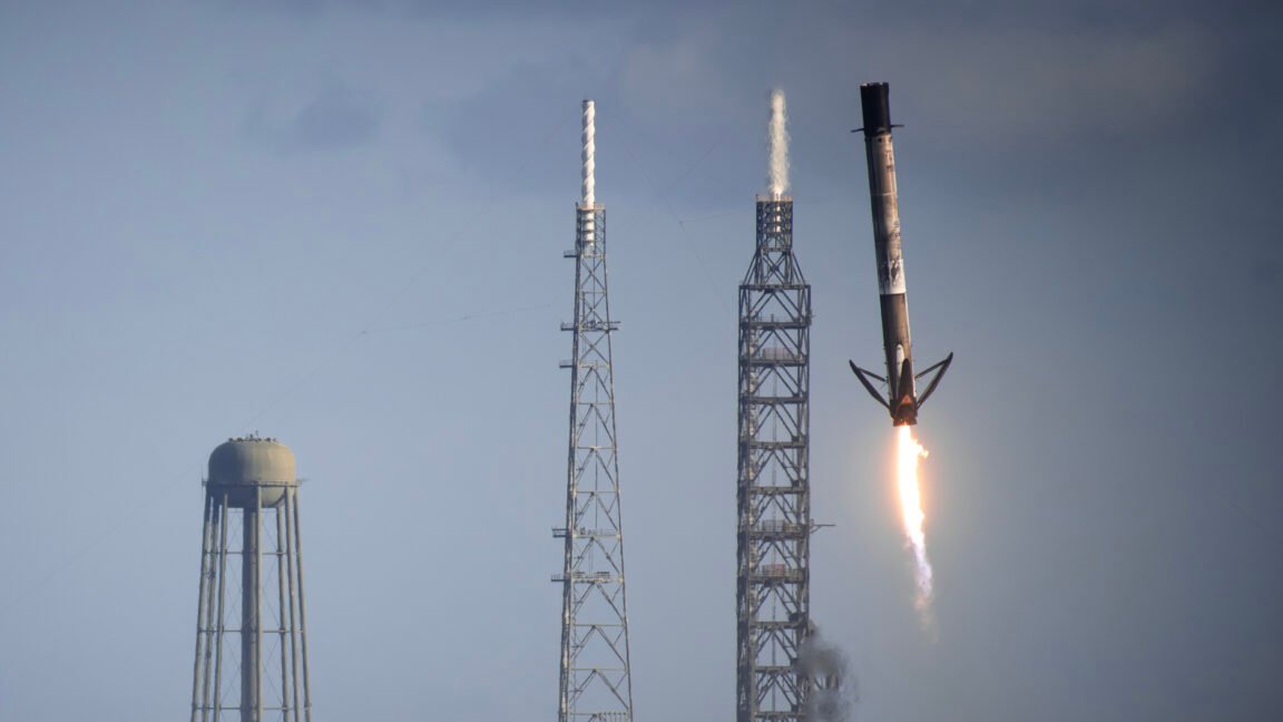 Trump’s space transportation policy calls for new spaceport on federal land