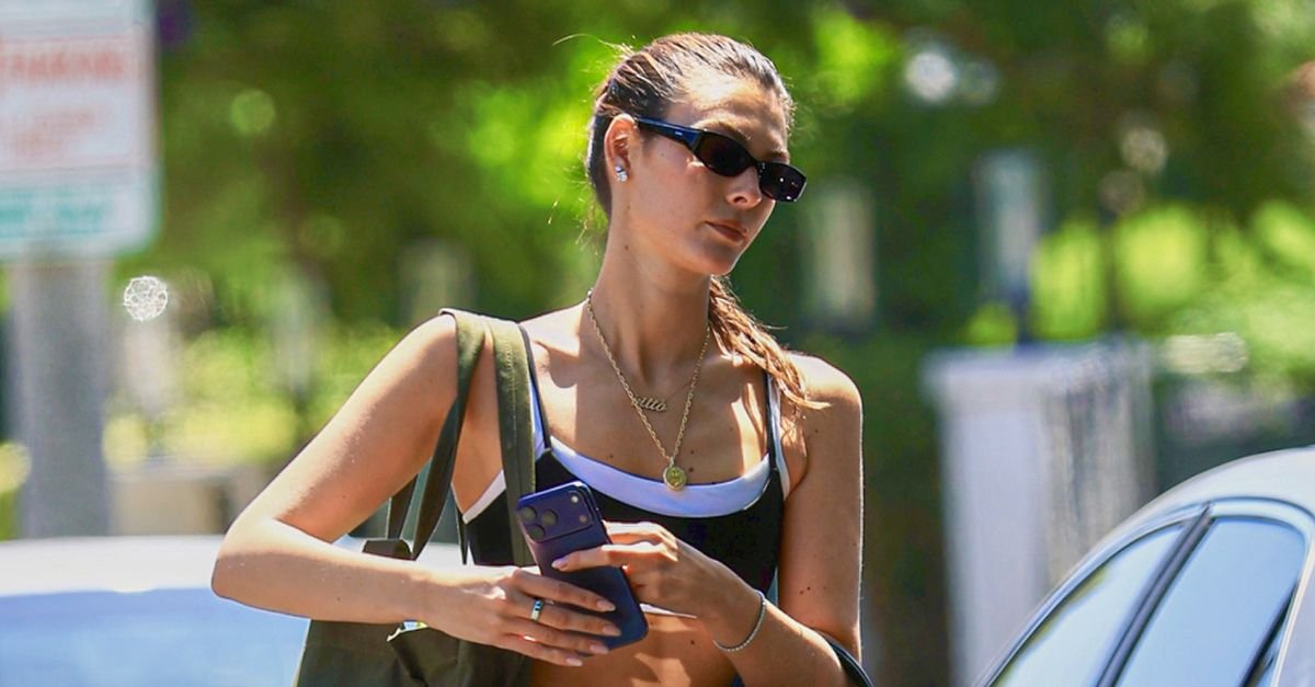The Bra-Top Trend Cool Girls Wear With Leggings in 2026