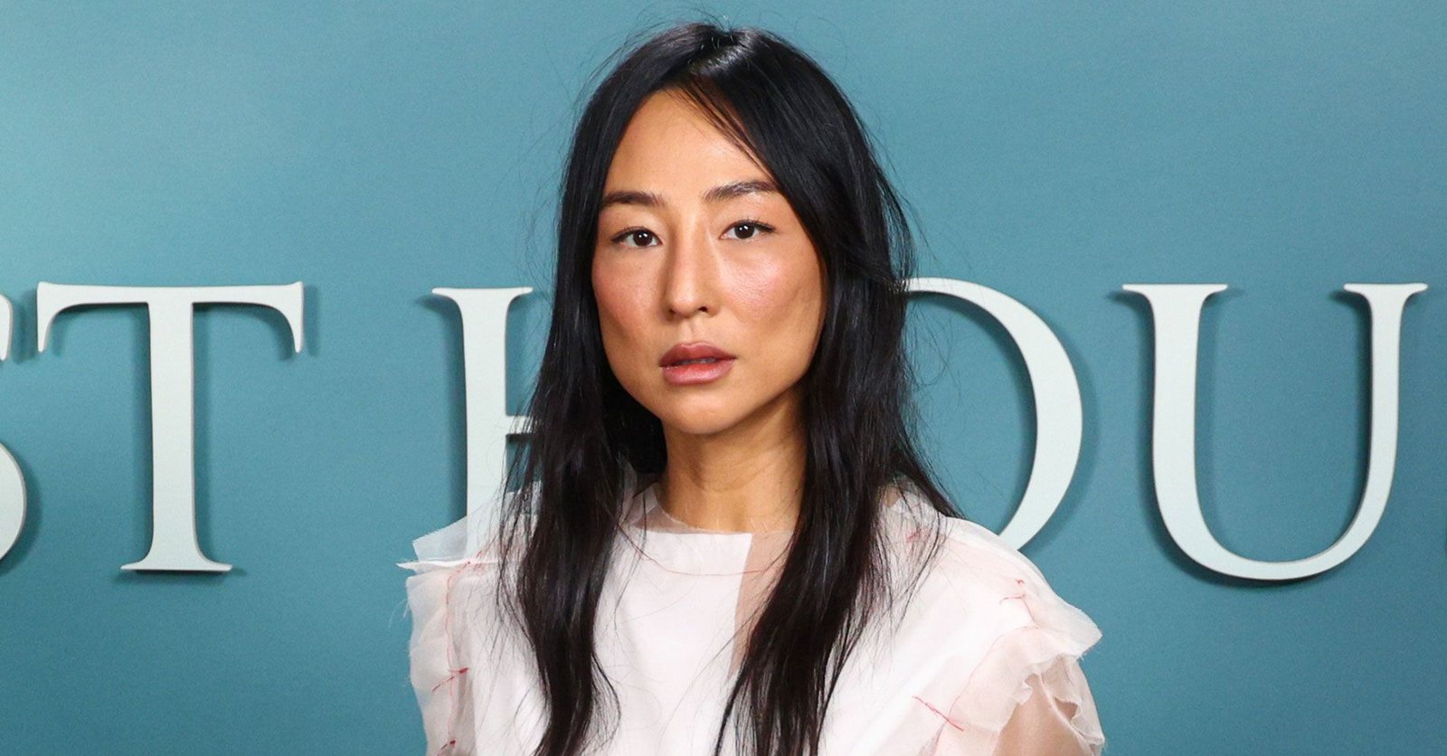 Mary-Kate and Ashley Are Backing This Tasteful Shirt Trend