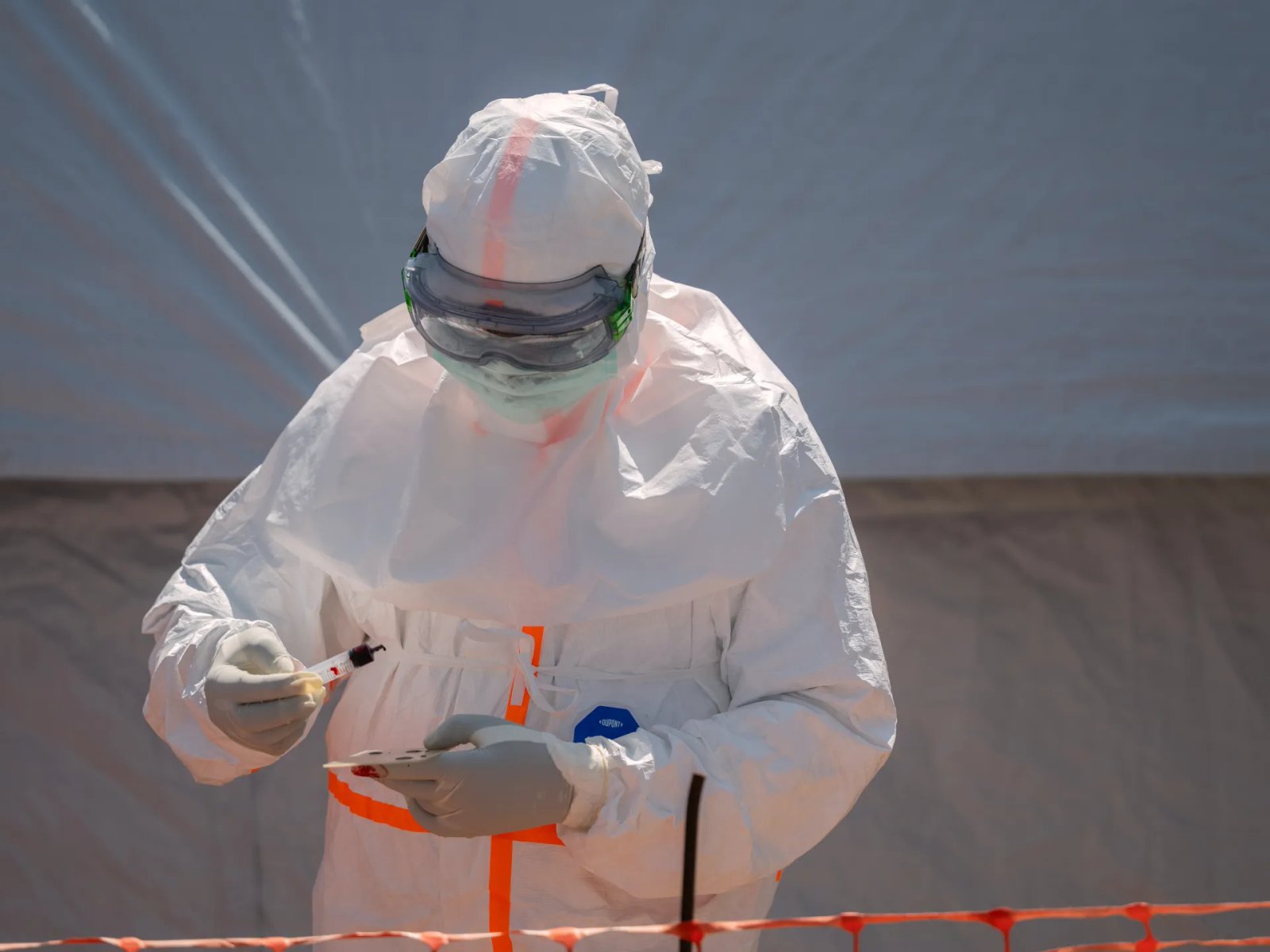 DR Congo Ebola outbreak kills more than 1,700 as WHO accelerates trials | Ebola News
