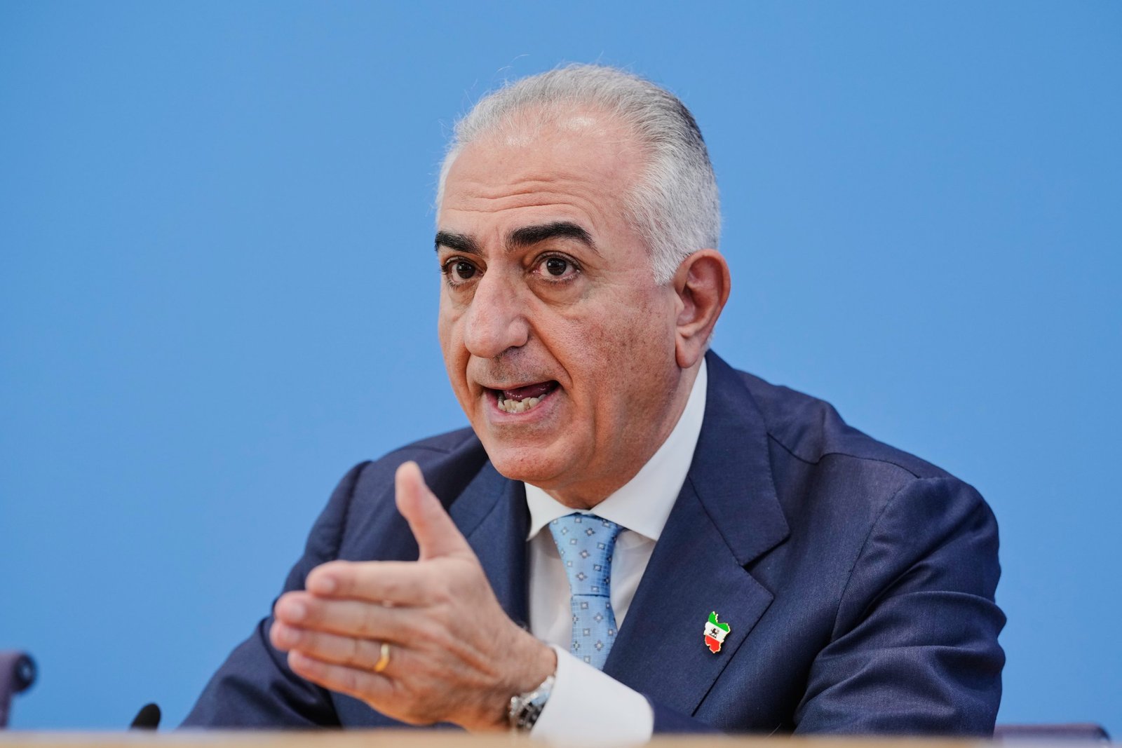 Poilievre invites Iran’s exiled crown prince Reza Pahlavi to visit Canada