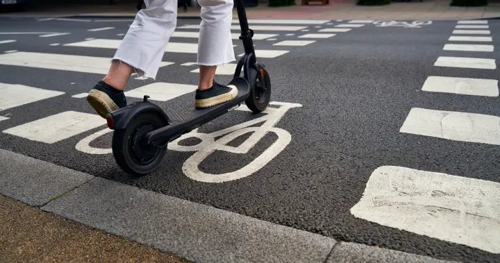 10 Canadian youths died from injuries during e-scooter, e-bike use in 2025: report