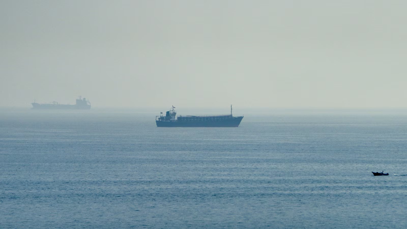 Iran live updates: Trump says deal imminent, Iran-Oman Strait of Hormuz talks ongoing