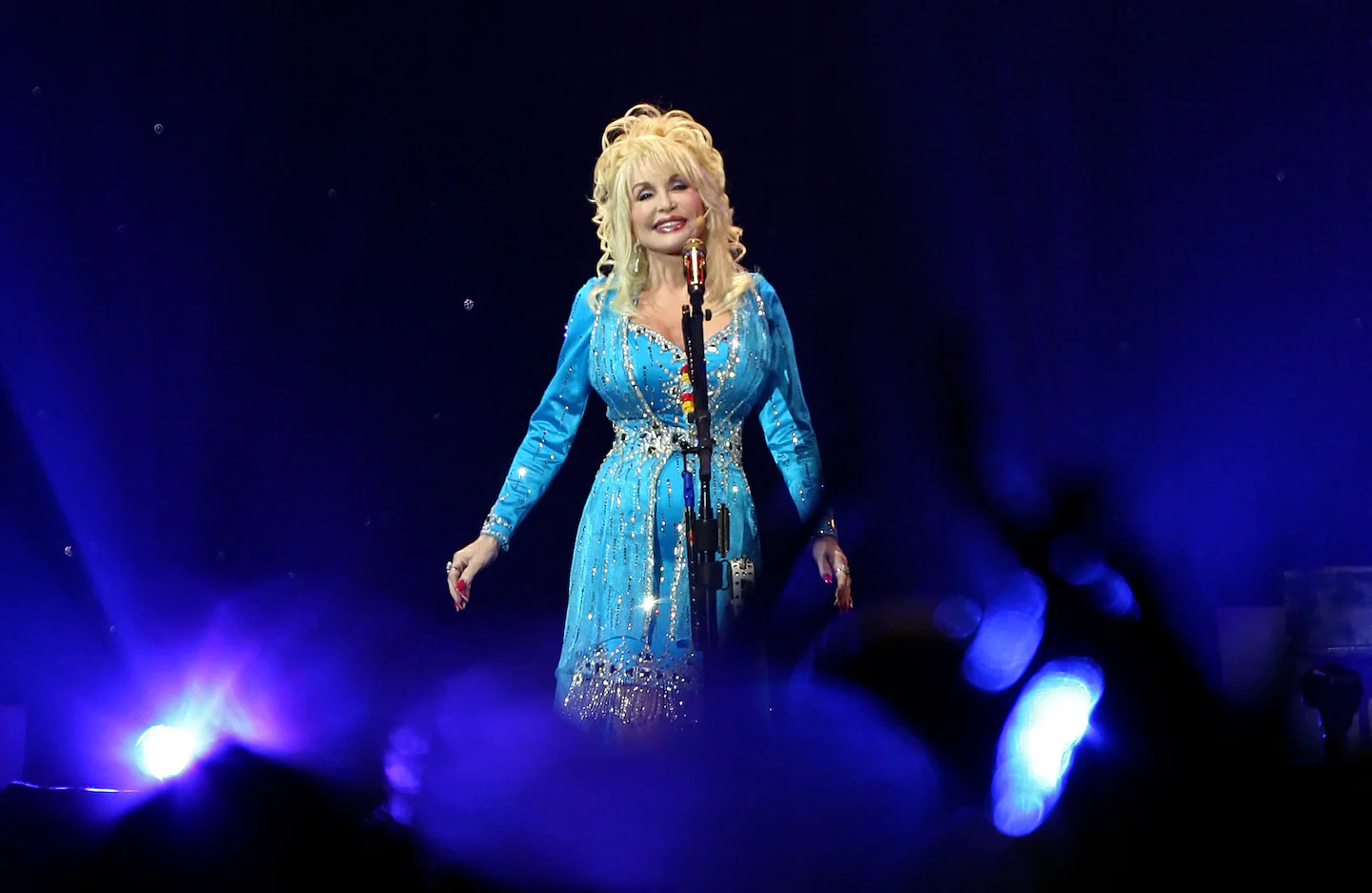 Trump orders flags to be lowered for Dolly Parton